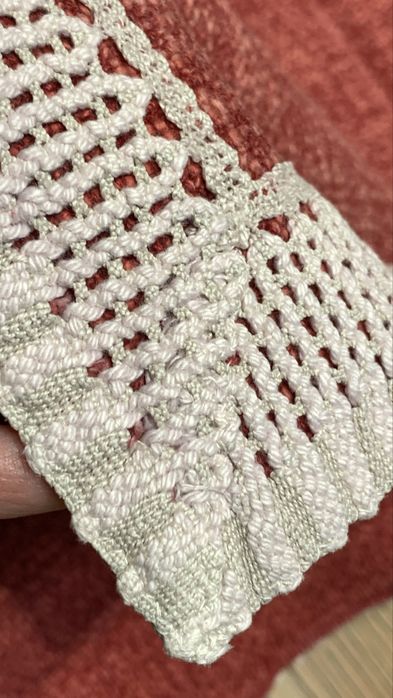 Solidny gruby obrus czerwony koronka 120x120cm