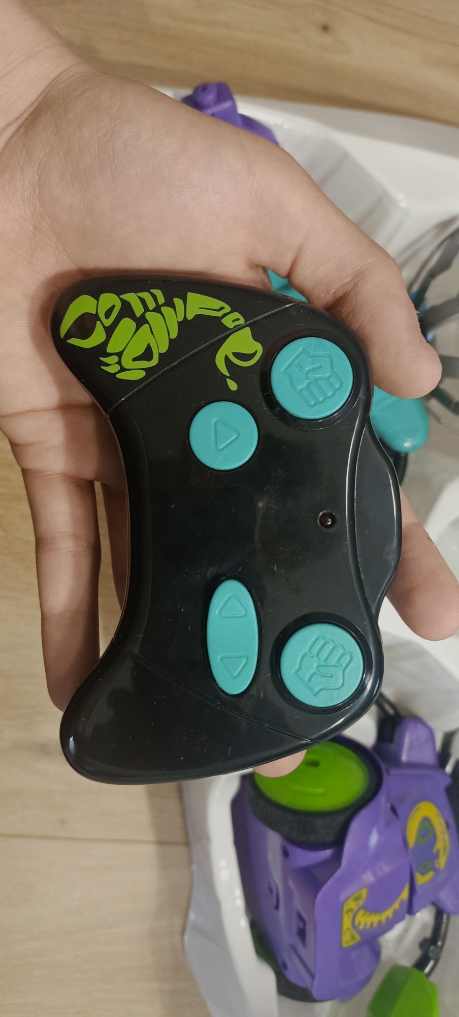 roboty z balonami do walczenia