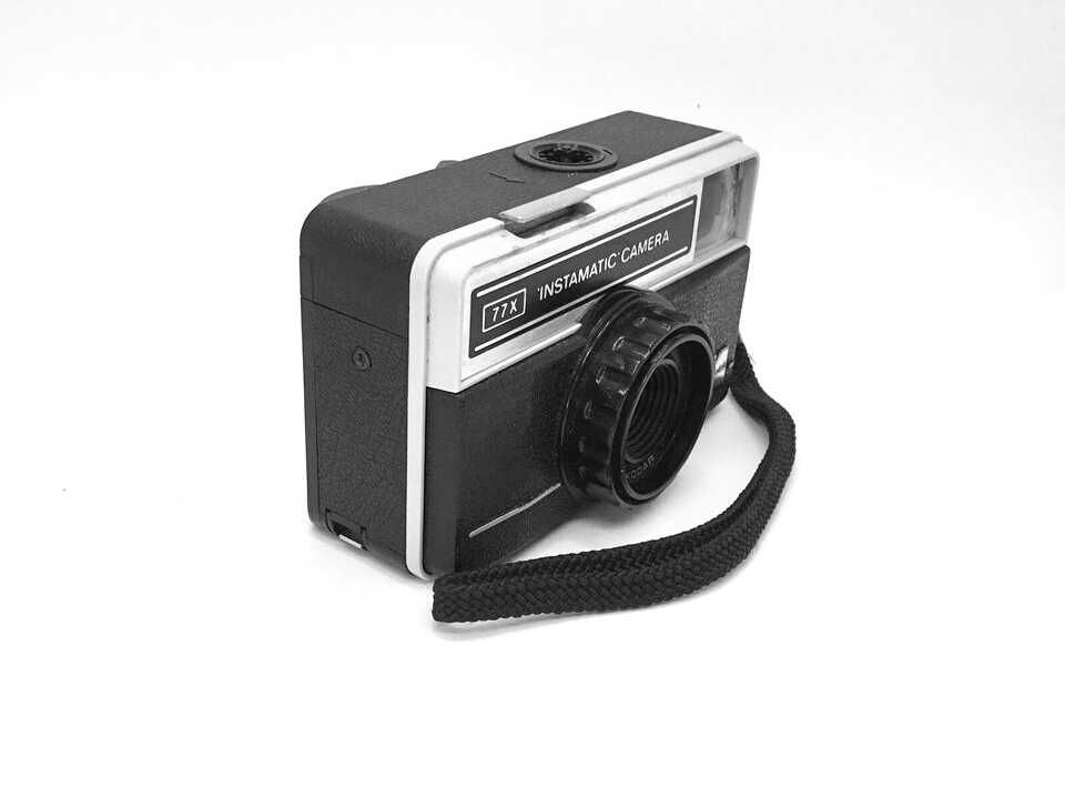 Kodak Instamatic 77x, sprawny, na film 135 z kasetą karat/ rapid