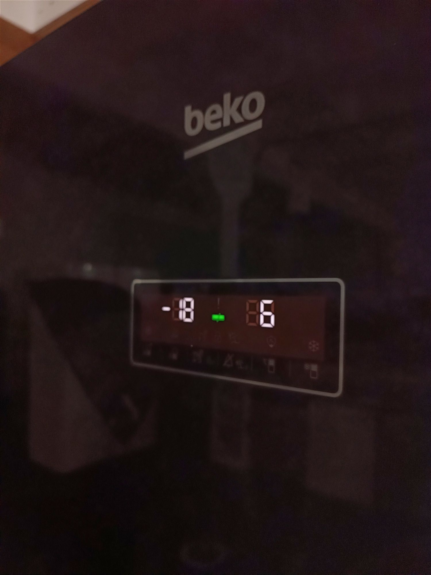 Холодильник двокамерний Beko чорне скло суха заморозка гарантія достав