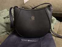 Torebka Tommy Hilfiger Element Hobo czarna + dust bag
