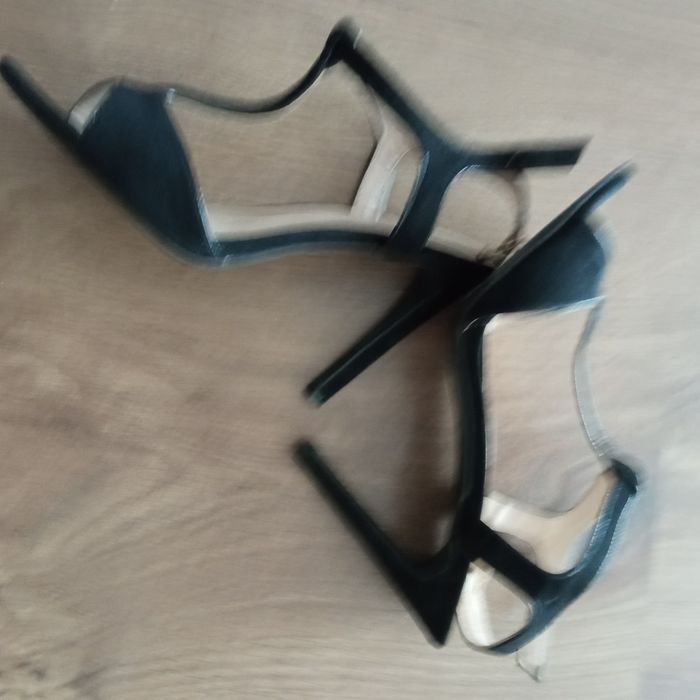 Szpilki zamszowe r.39