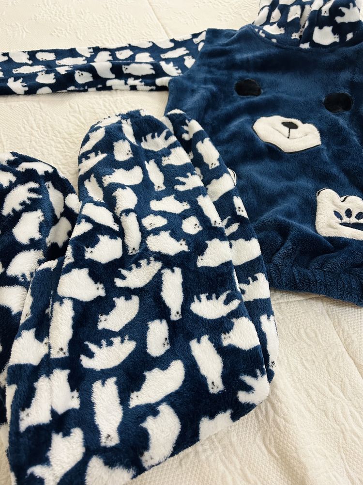 Pijama polar com carapuço