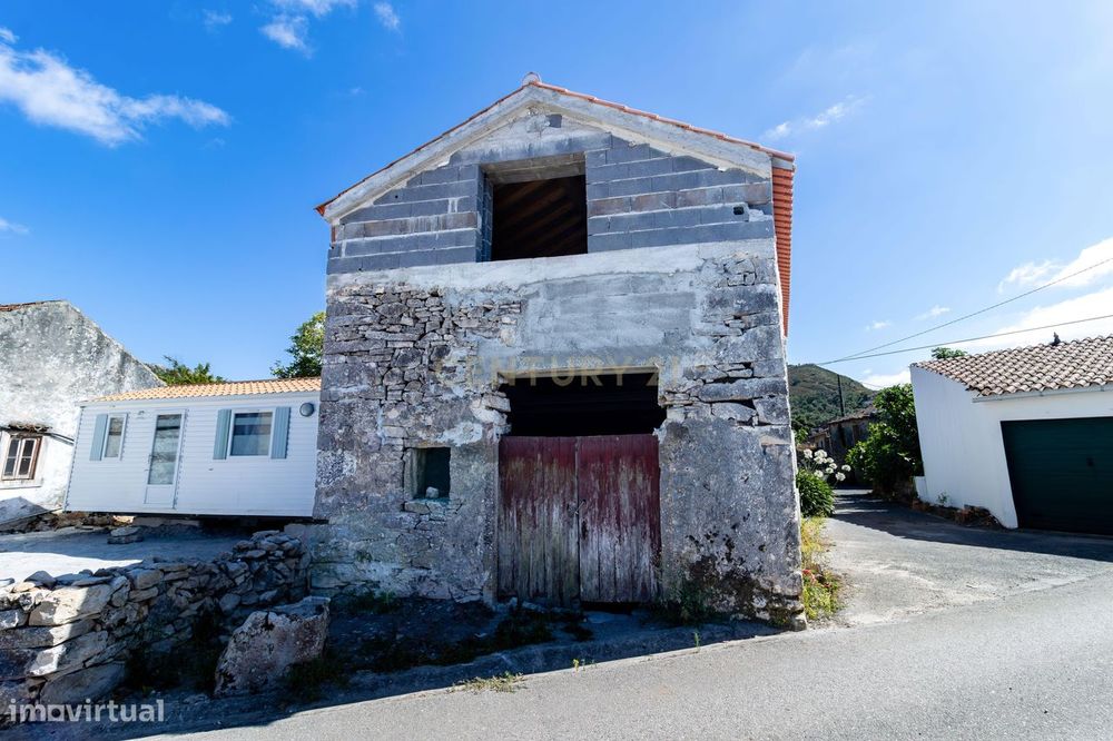 Armazém em Pedra com Projeto de Conversão para Habitação – Casais Vent