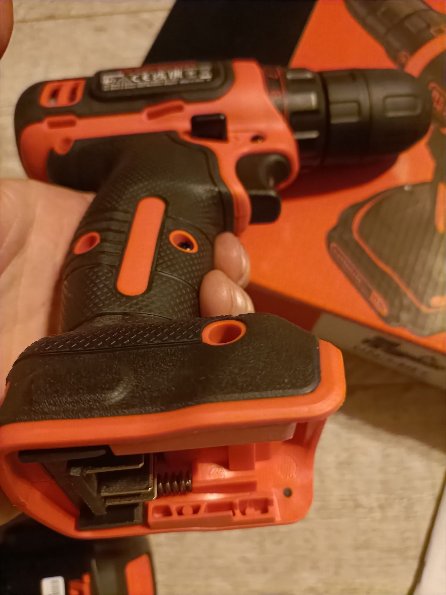 Wiertarko-wkrętarka BLACK&DECKER BDCDD12 akumulator nowa