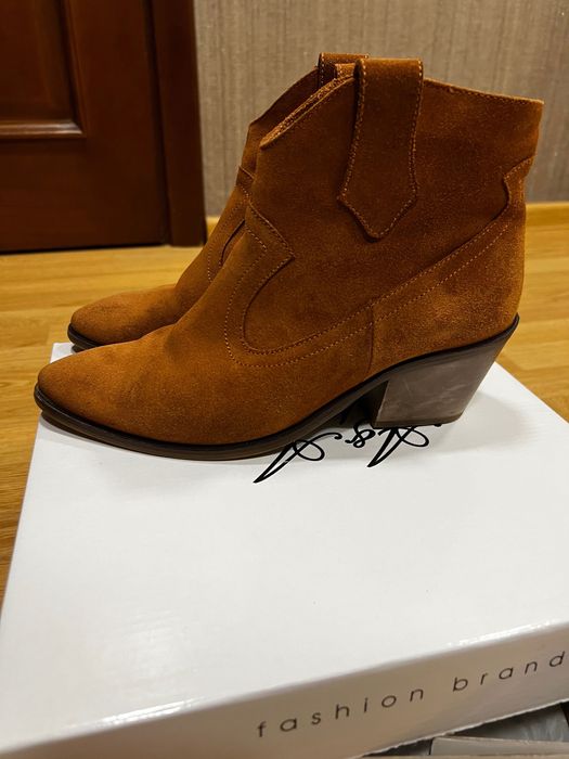 Козаки з натуральної замші