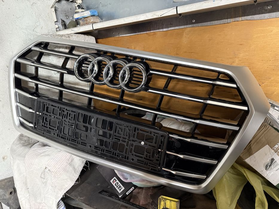 Решетка радиатора grill Audi Q5 80A 18-20 в сборе