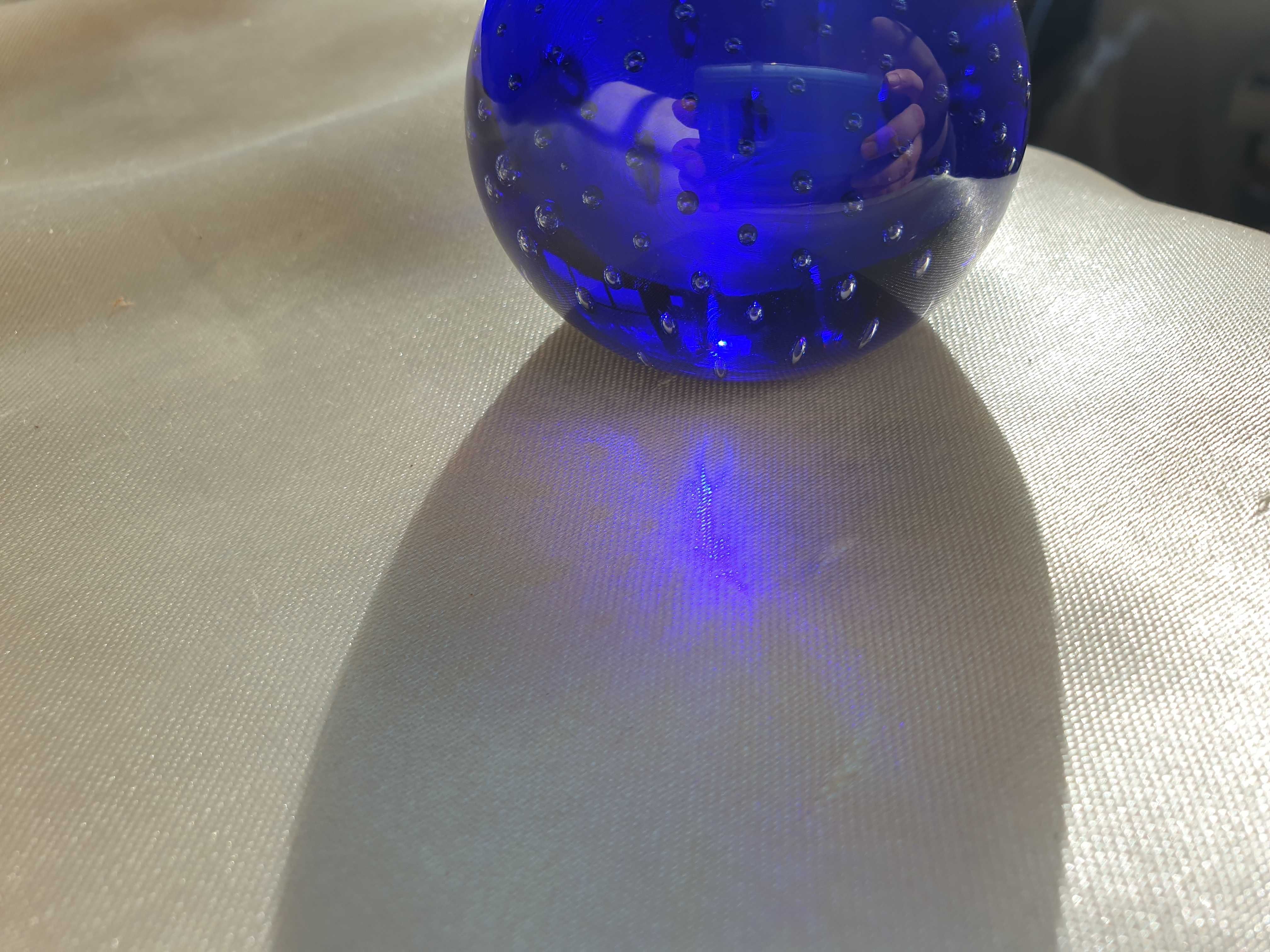 Pisa-Papéis Antigo em Cristal Azul