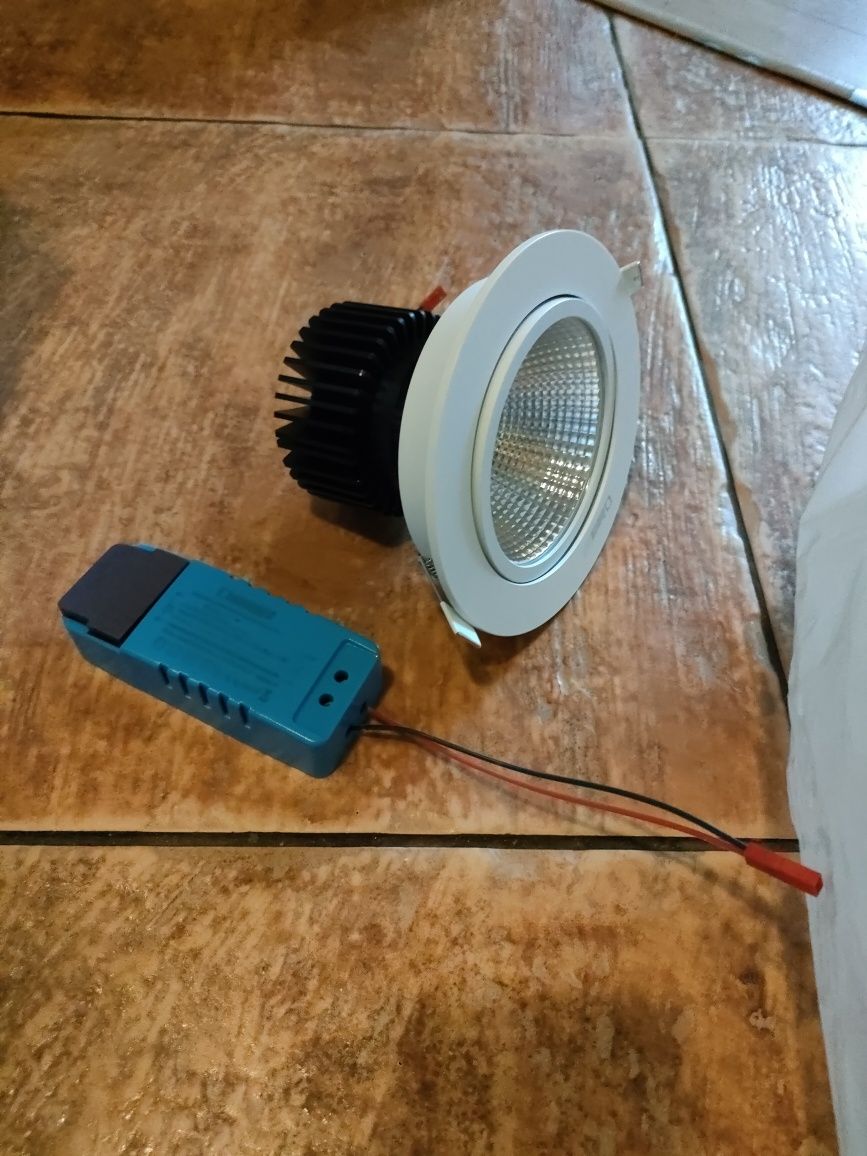 Żarówki kule LED oprawa LED