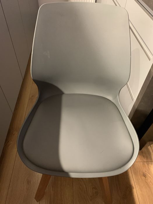 Sprzedam pięć krzeseł