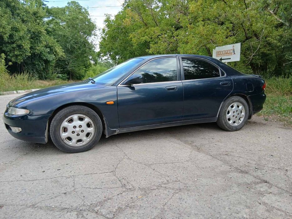 Автомобиль Mazda Xedos 6.