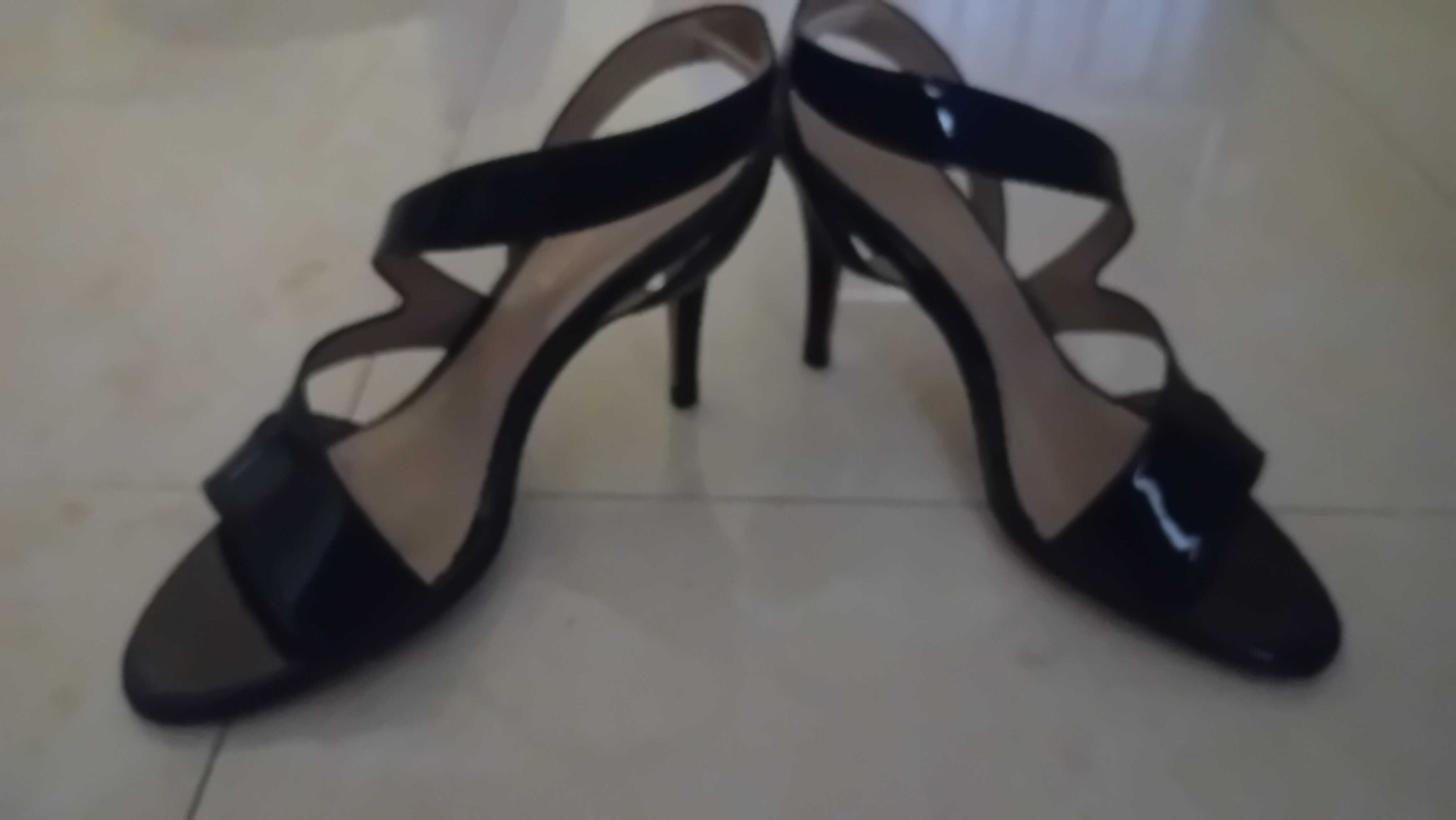 sandálias elegantes pretas