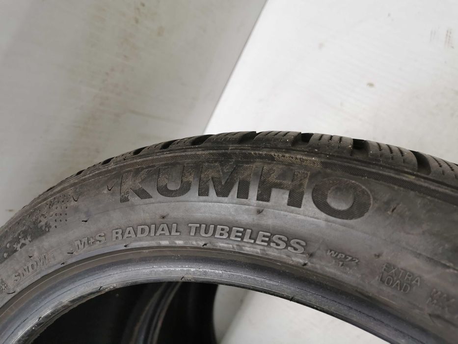Kumho WinterCraft WP72 245/40r19 98V Rant ochronny 2022r 6mm N1023