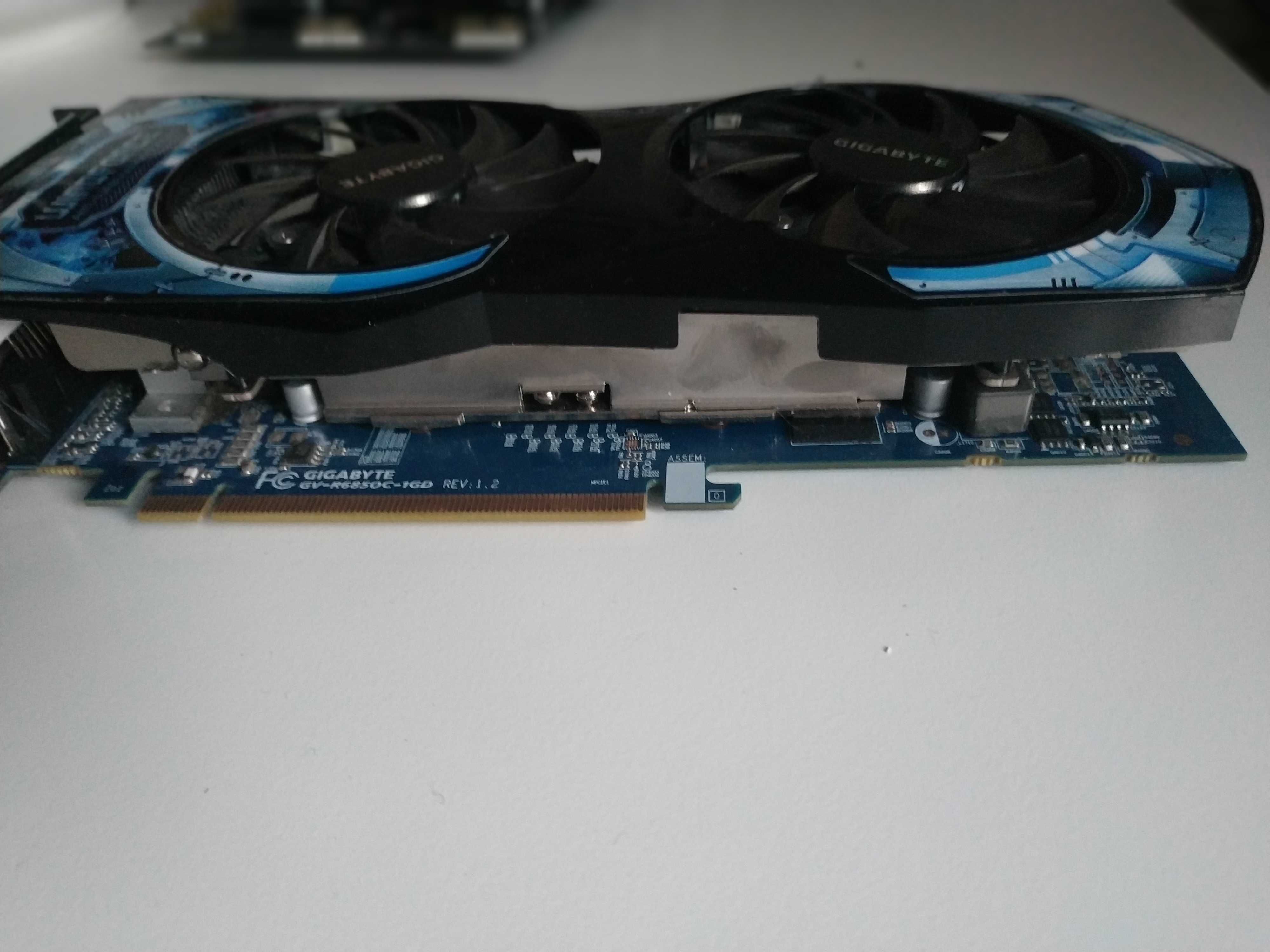 Відеокарта Ігрова Gigabyte GV-R6850C-1GD