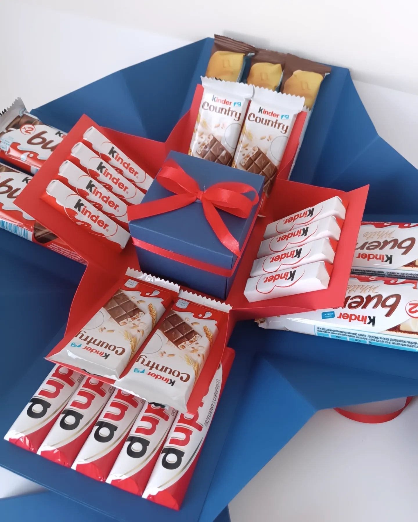 Box explosion Kinder słodycze