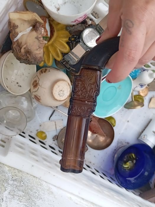 Frasco de perfume em arma vidro vazio