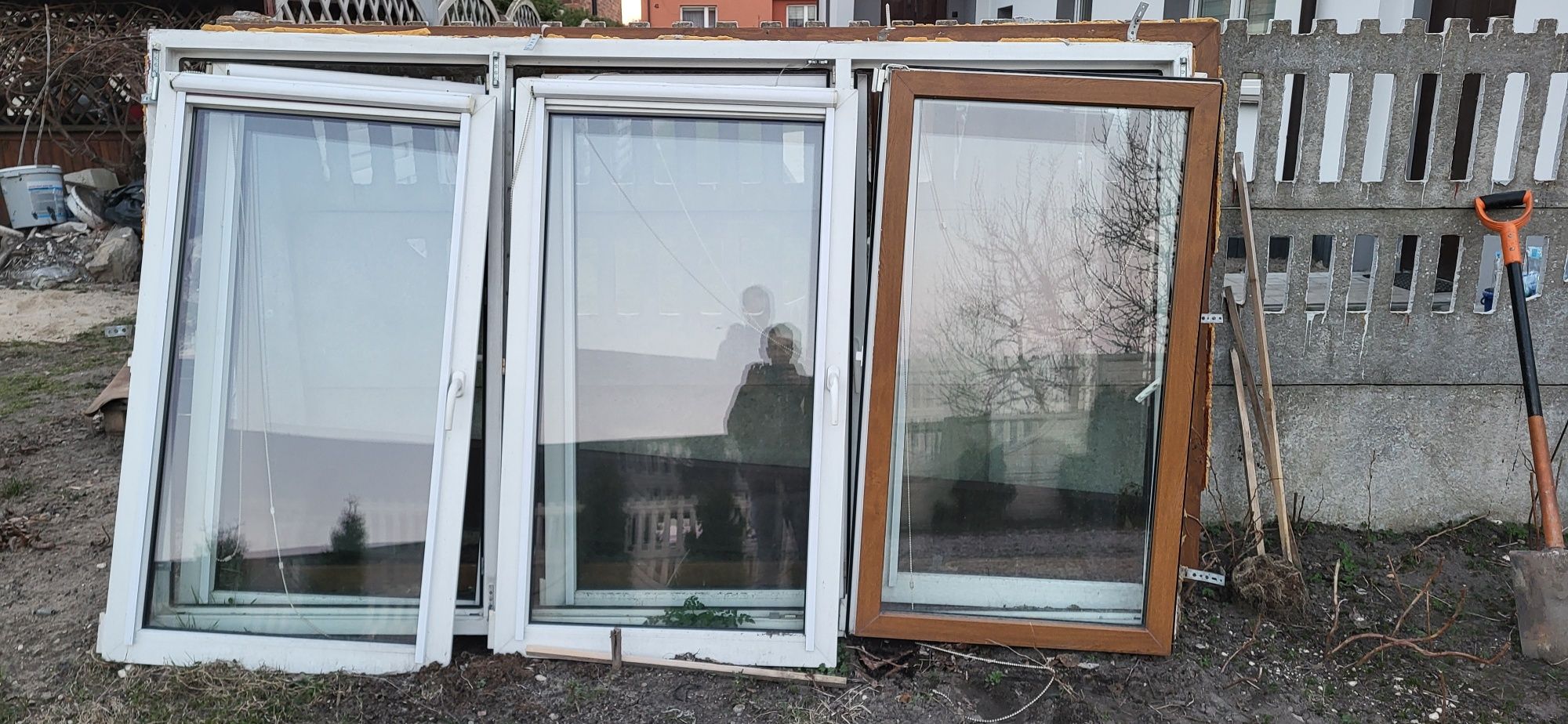 Okna zloty dąb 148x257 2szt z roletami
