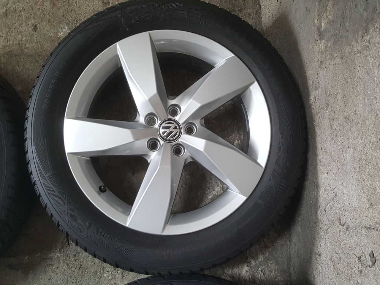 Felgi aluminiowe VW R17 5x100 opony zimowe 205/55R17 7,5mm 2019r