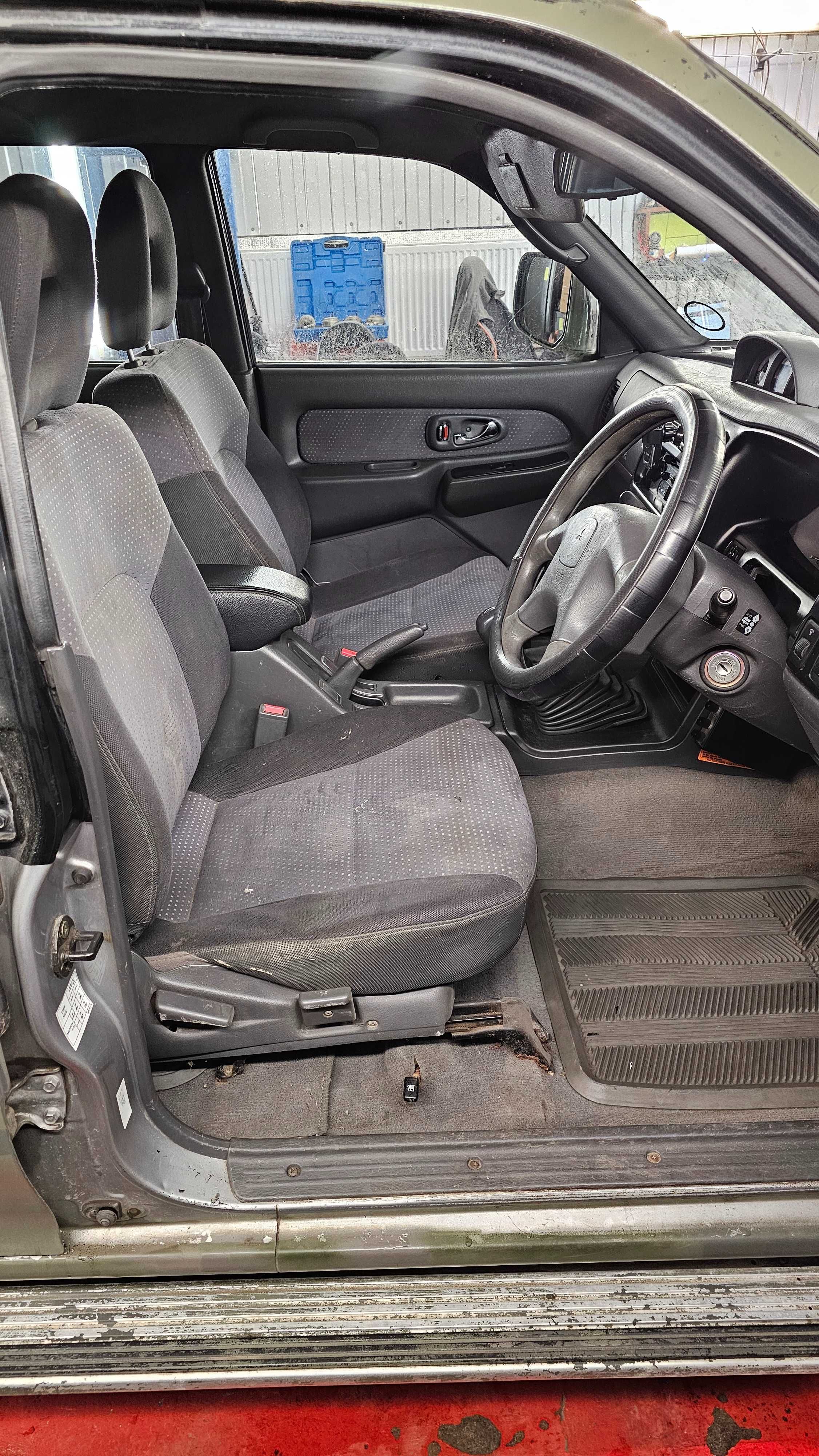 Mitsubishi L 200 2001