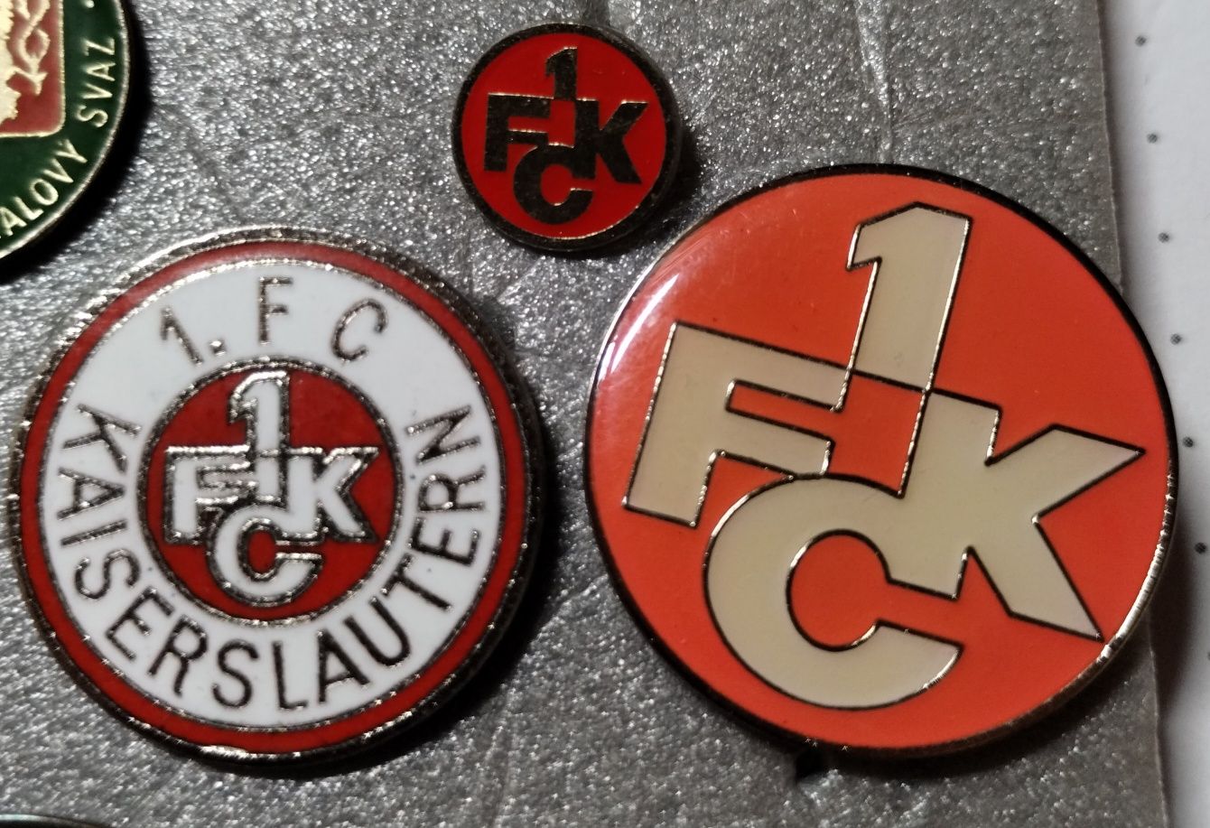 FC KAISERSLAUTERN - zestaw odznak - przypinki odznaki pin Hajto Tomasz