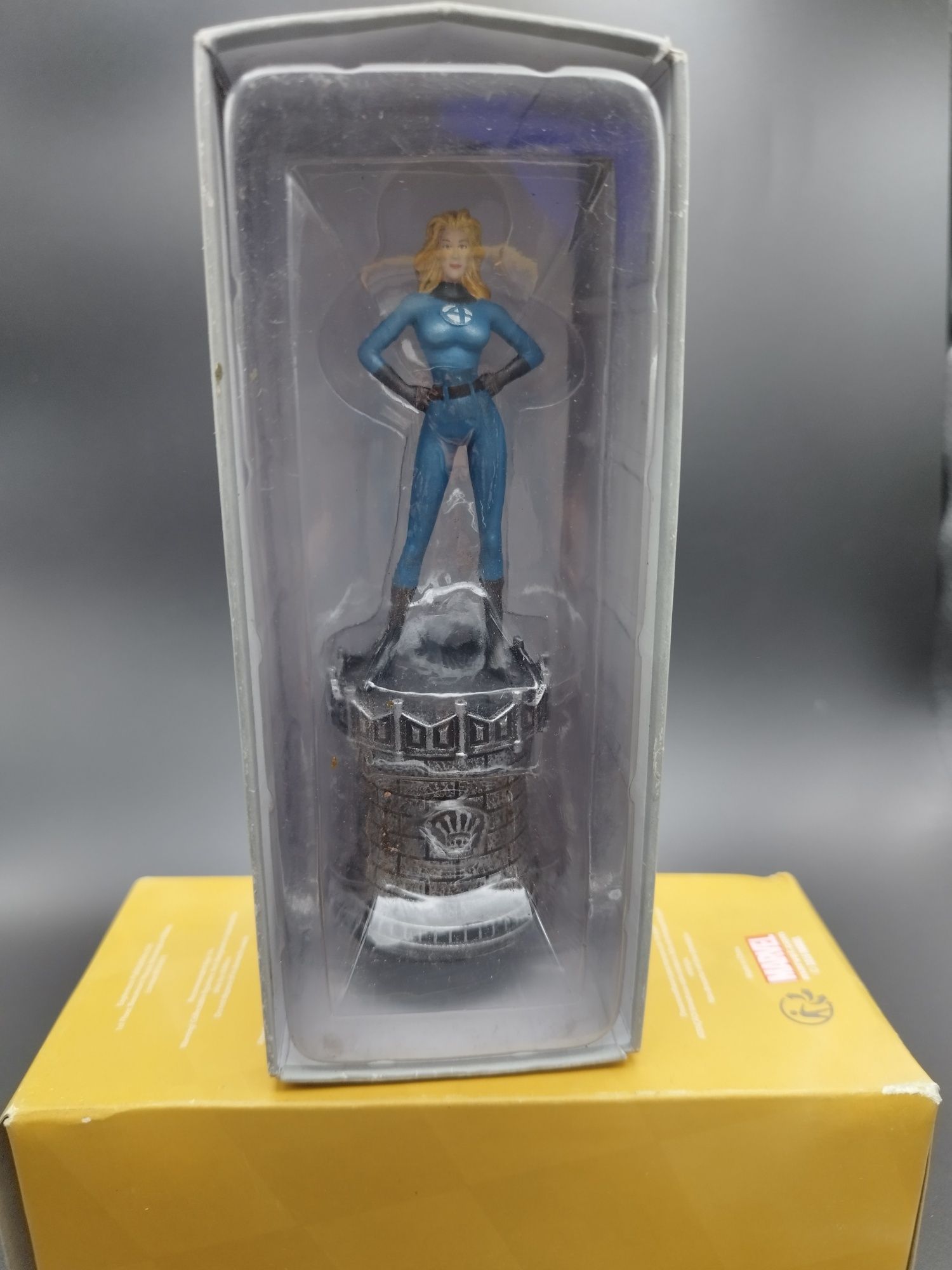 Figurka Marvel szachowa Invisible Woman ok 13 cm