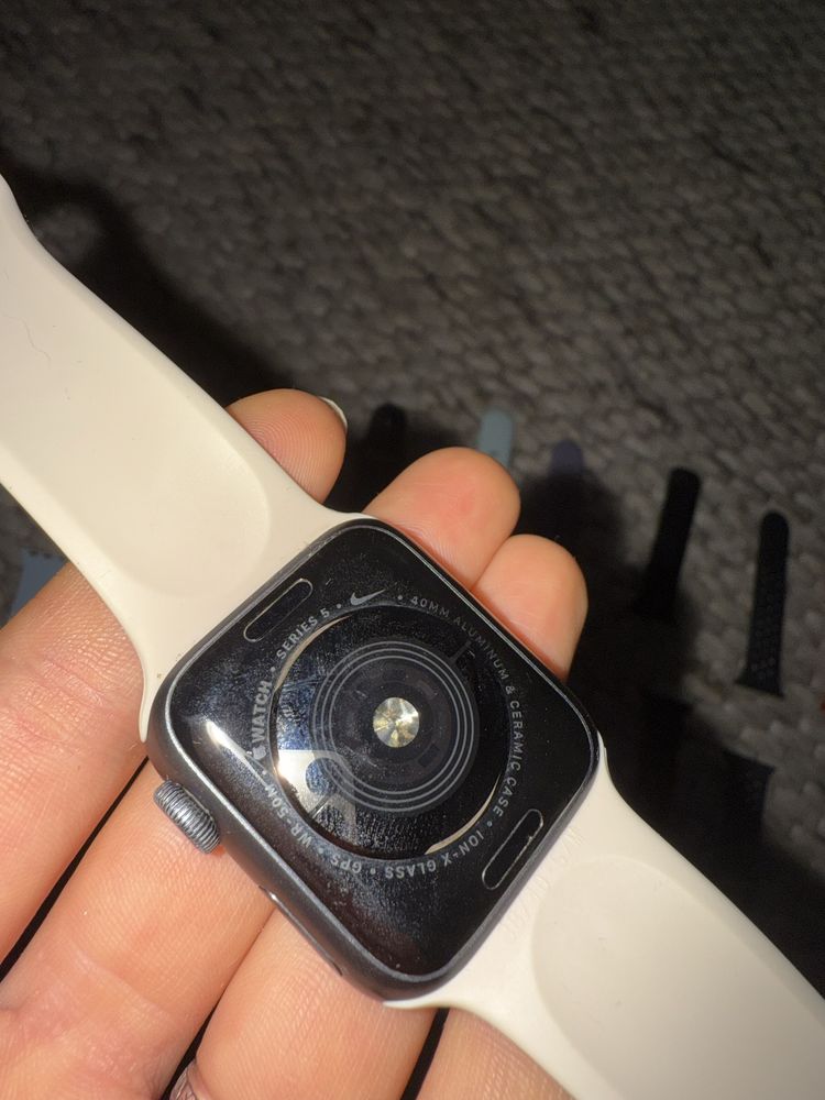 apple watch series 5 nike