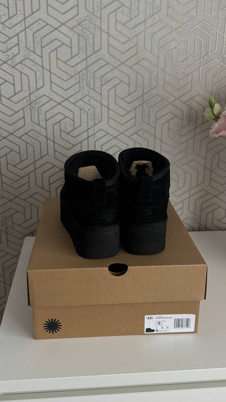 Черевики UGG - чорні/ 38 розмір