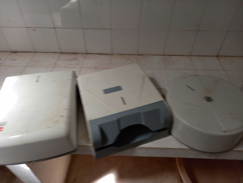 Vendo artigos antigos wc Bide Lavatorio e dispensadores de papel