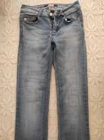 Duas calças de ganga 13/ 14 anos ou 32. Pull & Bear e Lefties.