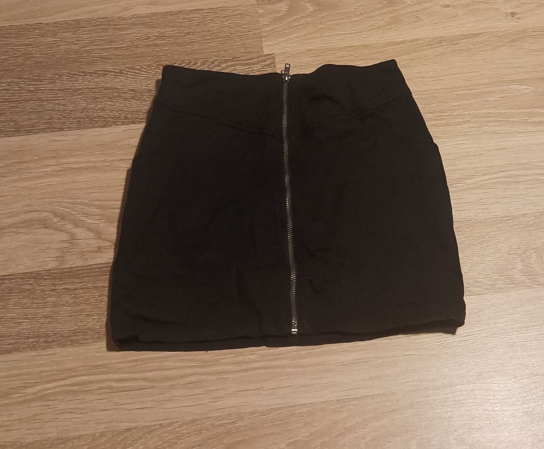 Czarna spódniczka mini zapinana na zamek H&M rozmiar S