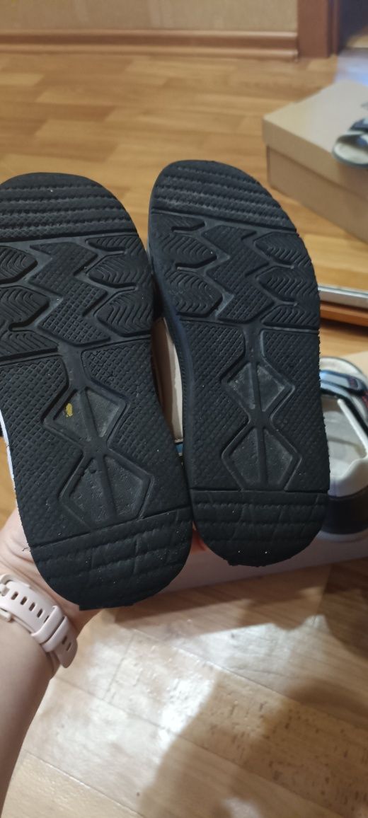 Продам взуття на хлопчика