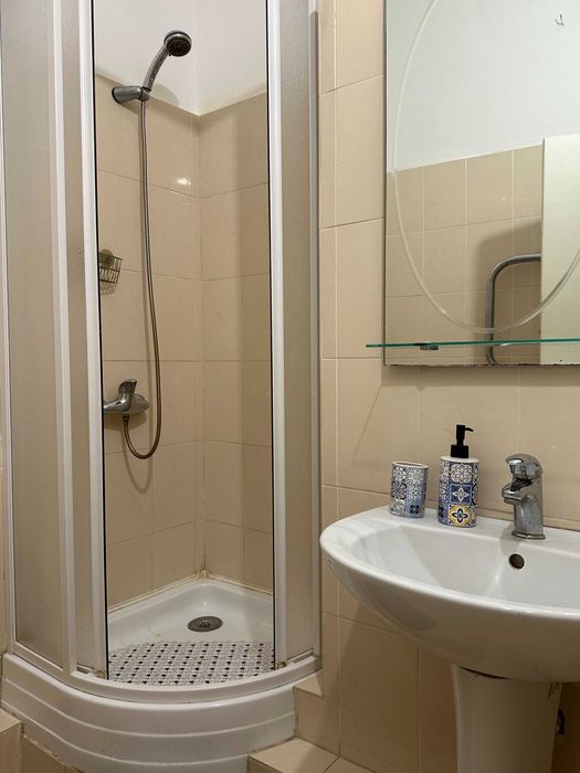 Будиночок у сосновому лісі біля Києва з мангалом і альтанкою