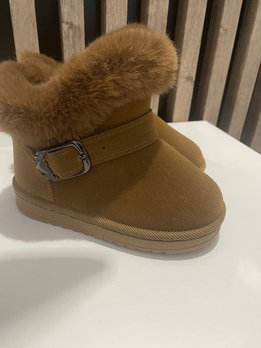 Buty dzieciece ocieplane nowe 24
