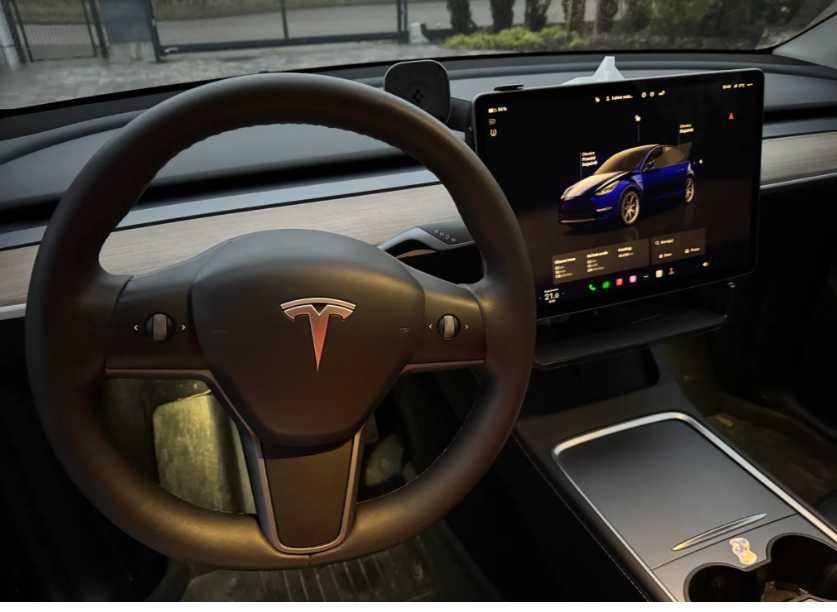 Tesla Y Long Range AWD 2022 року