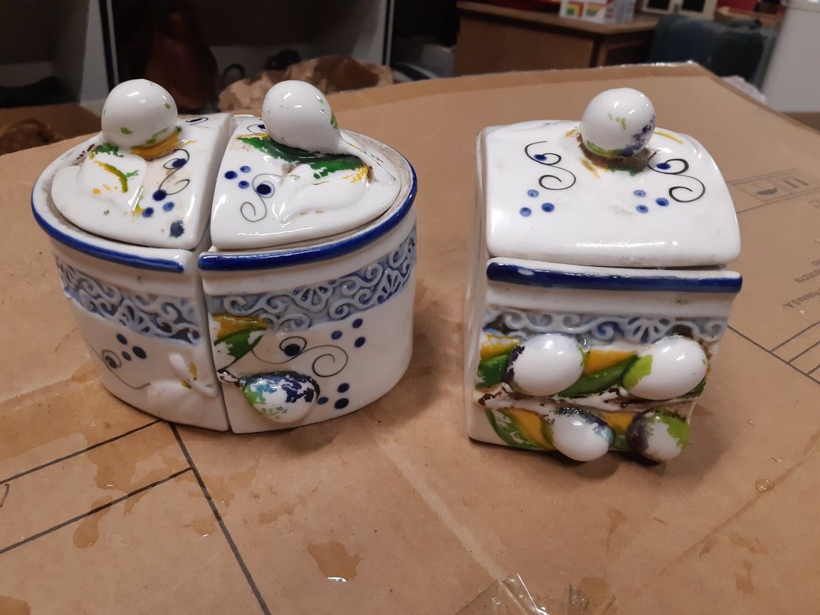 Pojemniki  porcelanowe na sól cukier   itp z Prl-u 3szt.