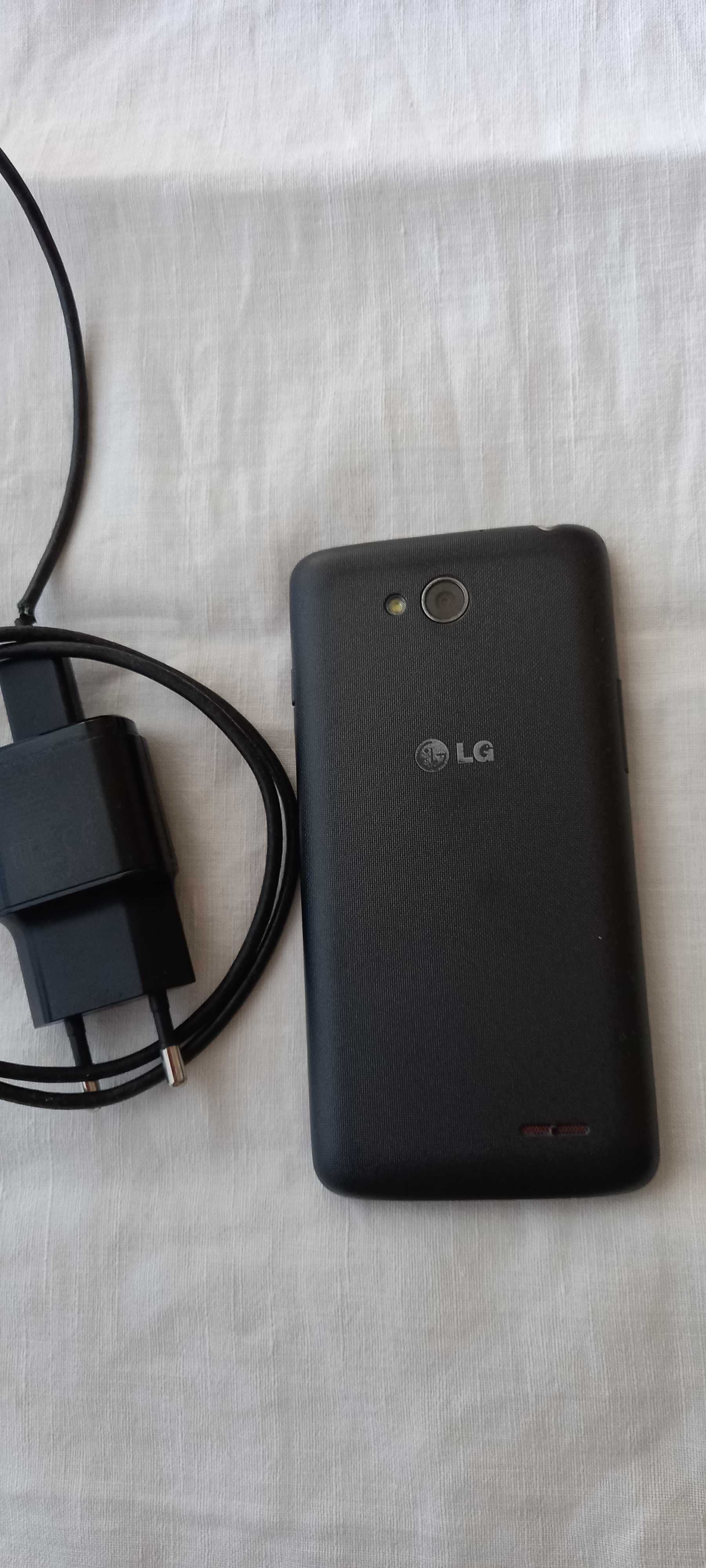 Смартфон LG з зарядкою