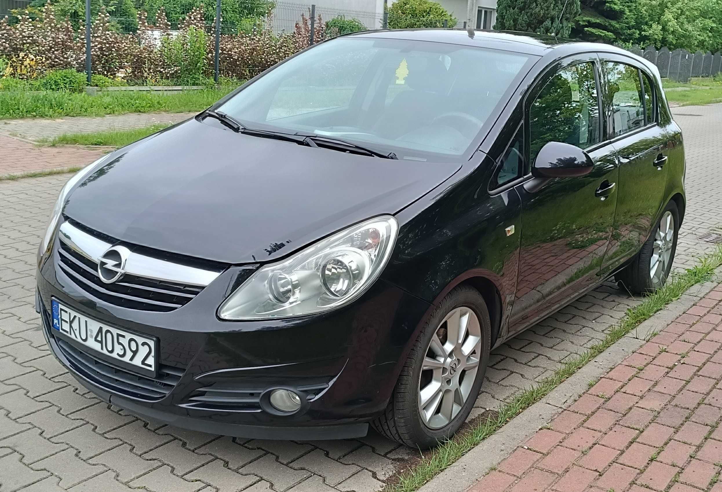 Opel Corsa D 1,4 ecotec z fabrycznym bagażnikiem na 2 rowery