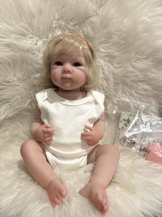 Лялечка реборн з прошитим волоссям та магнітною соскою
