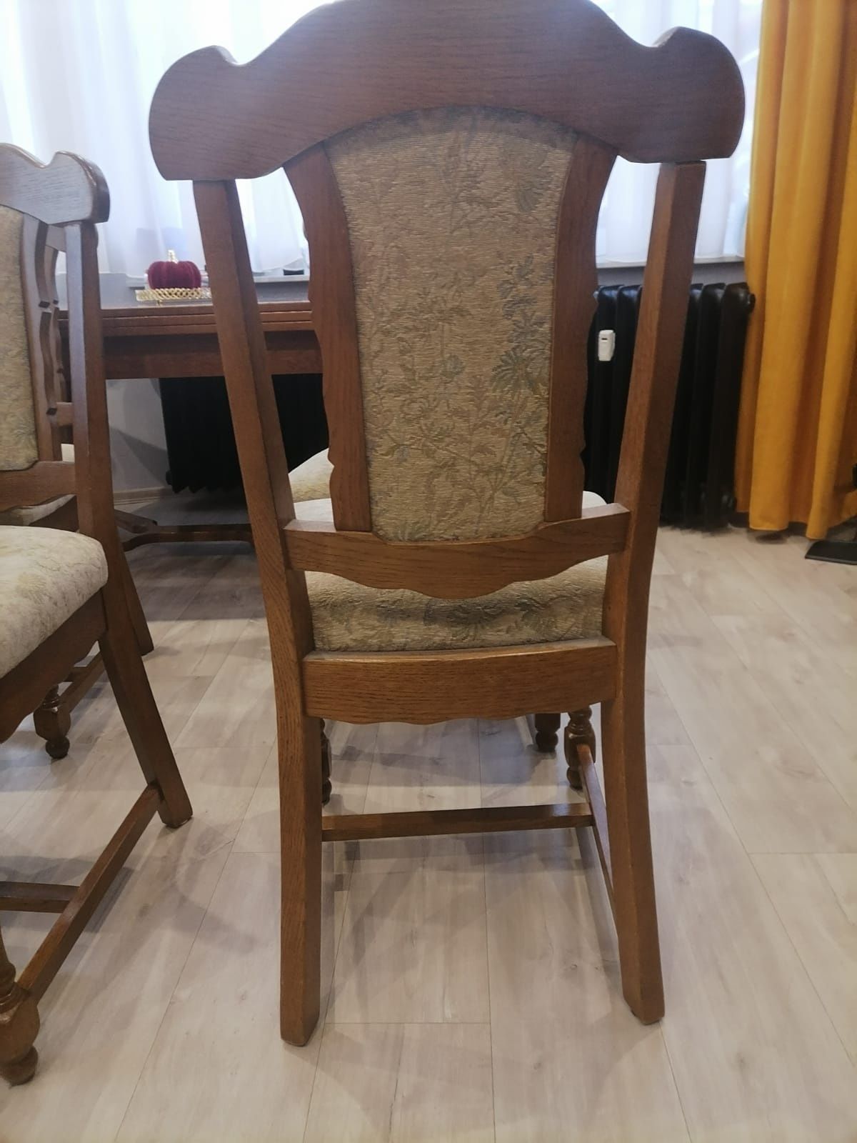 Piękny drewniany solidny stół  i 6 krzeseł na sprężynach