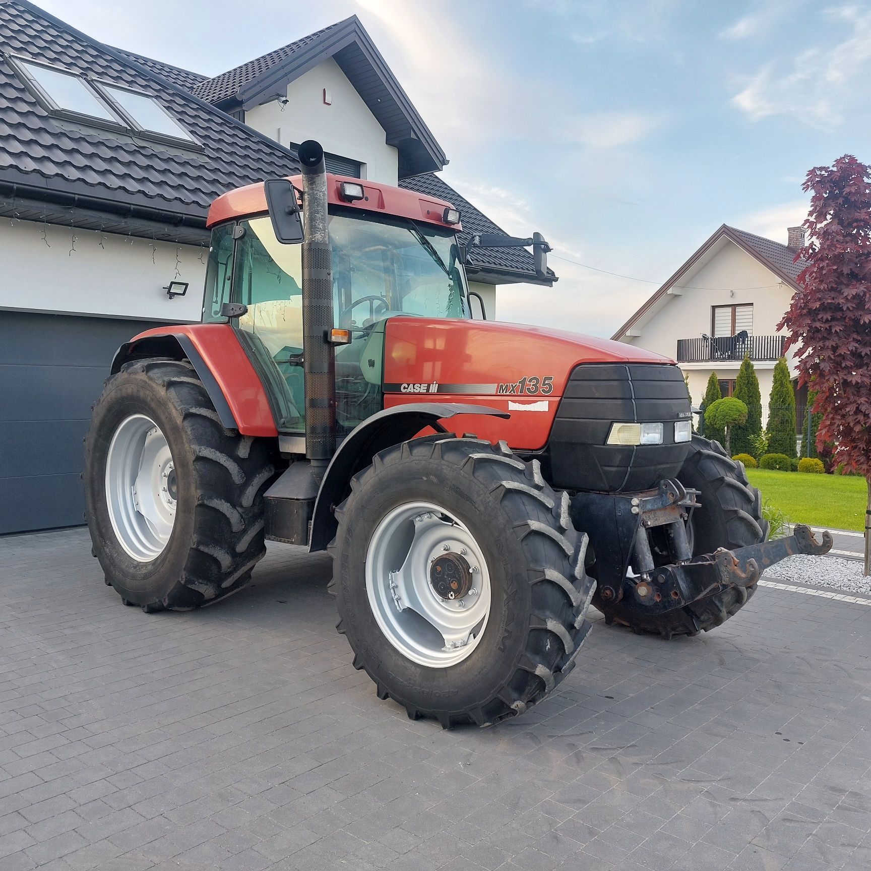 Case MX 135 z tuzem