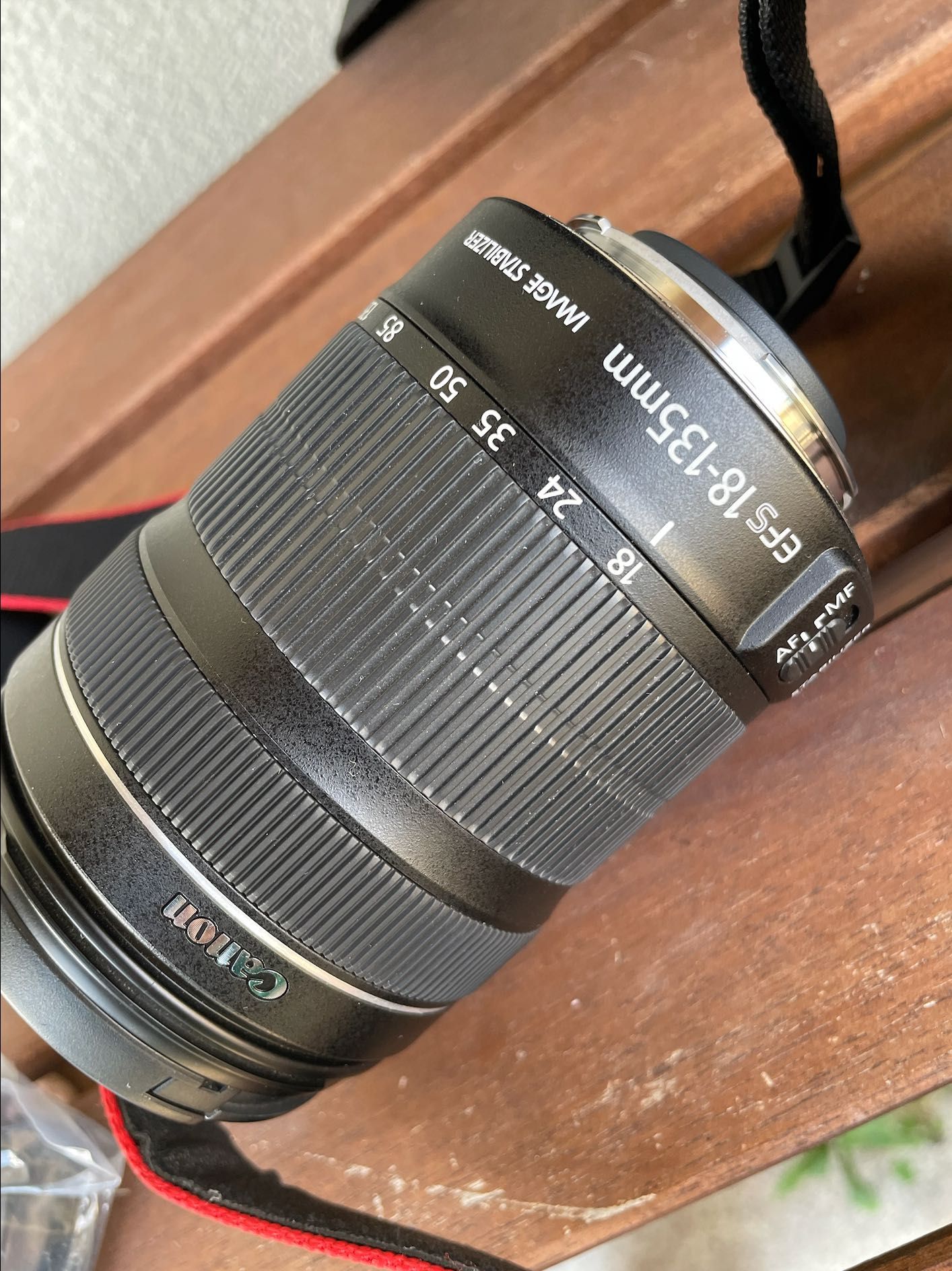 Canon EOS 750D corpo + lente 18-135mm