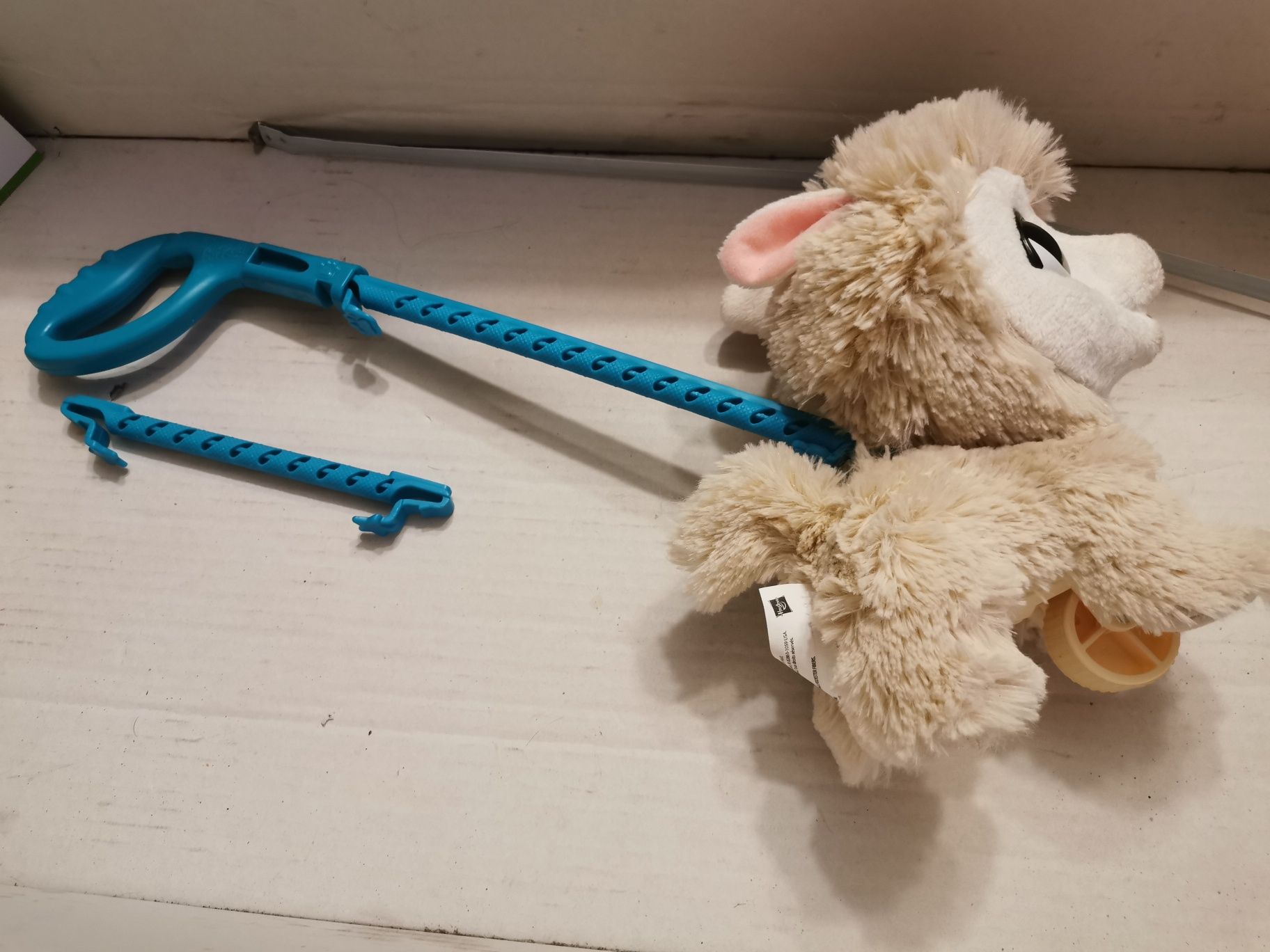 Zabawka Hasbro FurReal Zwierzak na smyczy Lama