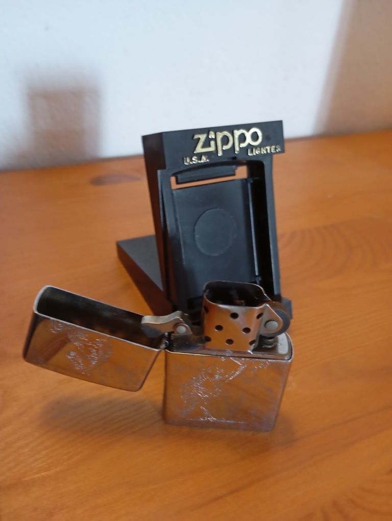 Isqueiro Zippo com caixa