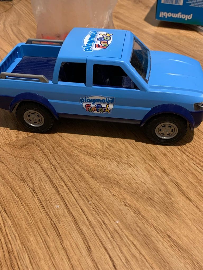 Playmobil 9502 samochód z przyczepą