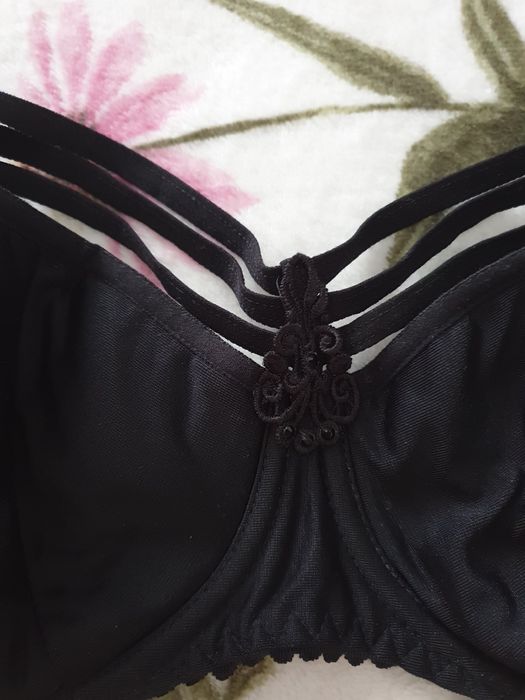 Komplet bielizny damskiej Gorsenia Evita czarna bielizna paski