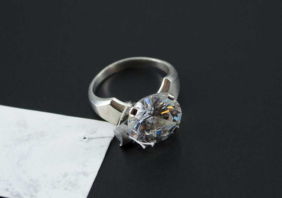 Серебряное кольцо с камнем (Фианит)