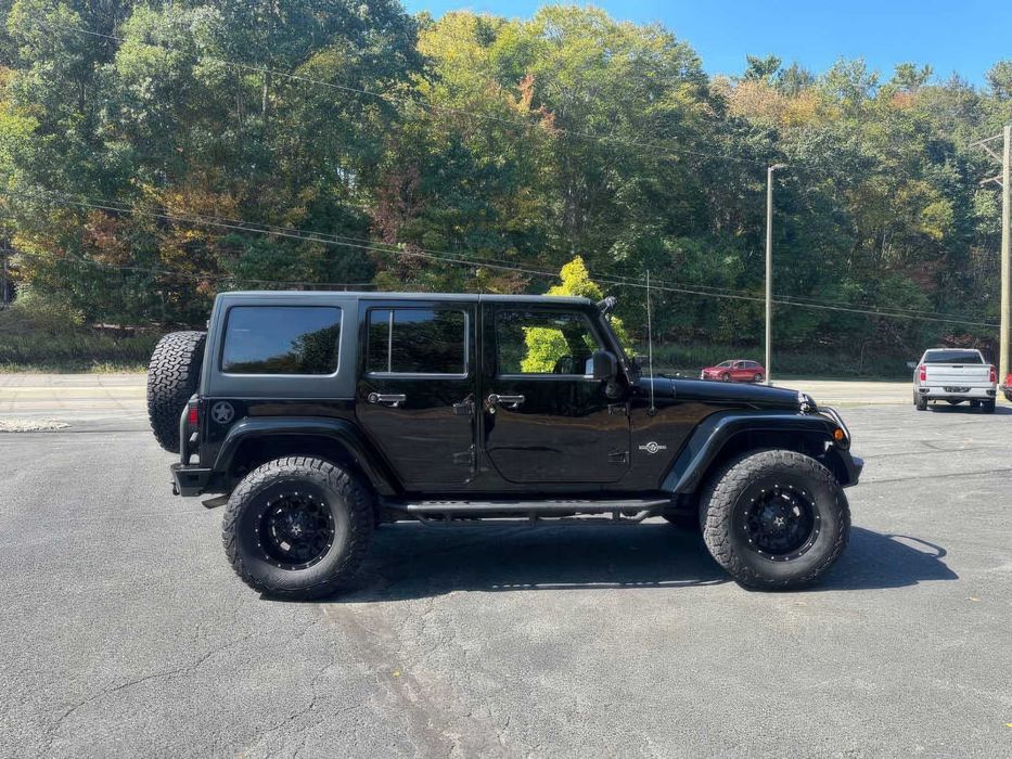 Jeep Wrangler Unlimited Freedom Edition      2014