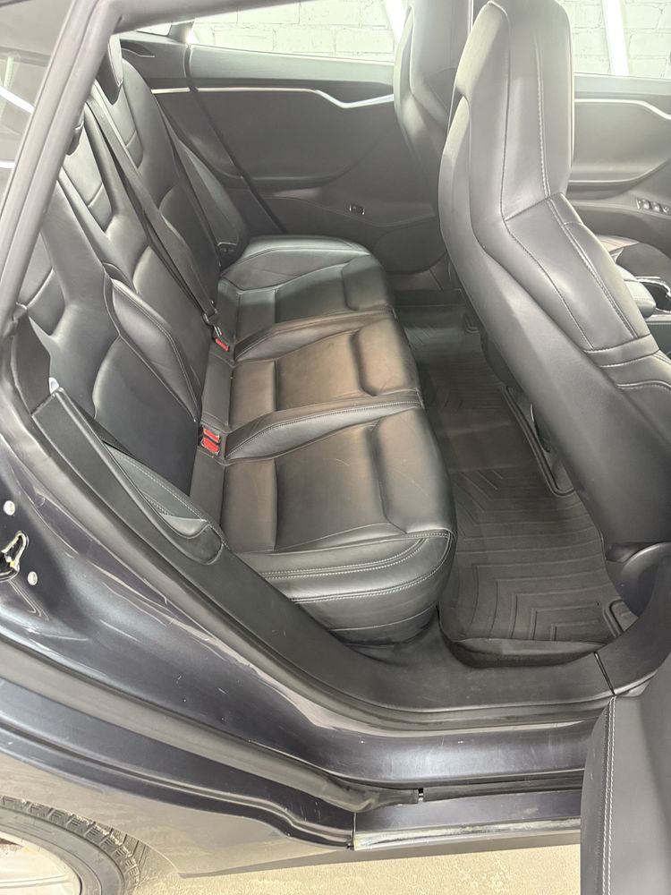 Tesla model S P85D