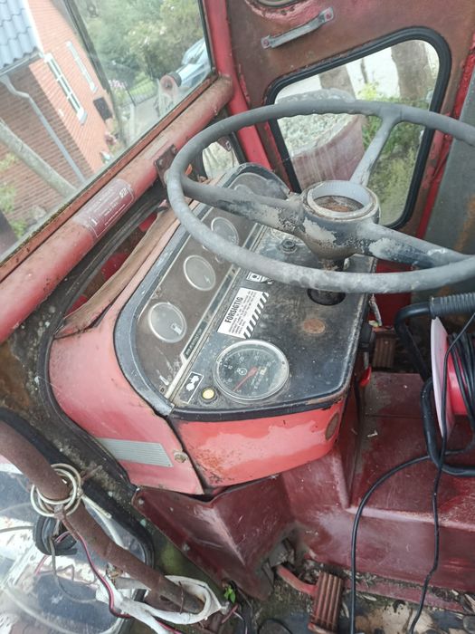 Ciągnik rolniczy Traktor z rembakiem Internacional 4-cylindrowy