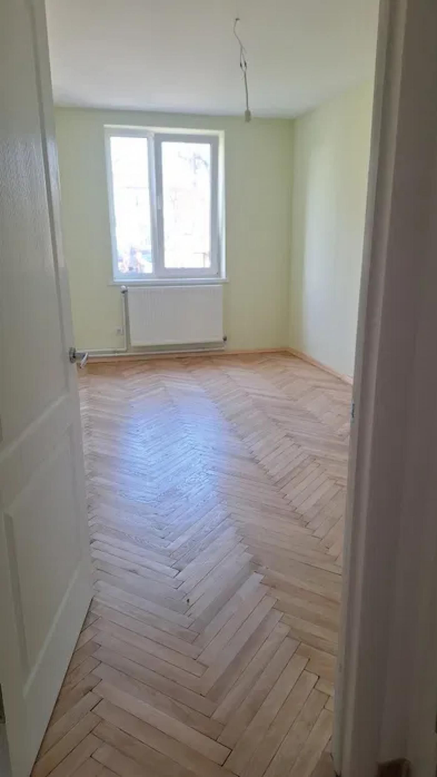 Продаж 3-кімнатної квартири  м. Бібрка